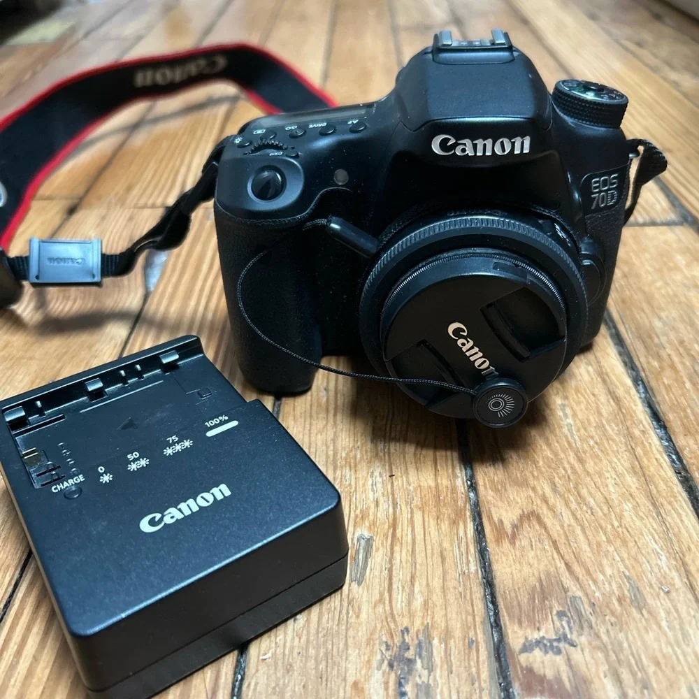 Canon EOS 70D Digital Camera w Canon Macro EFS 24mm Lens